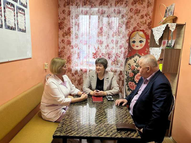 Депутат Совета депутатов Тоншаевского муниципального округа Кованева Инара Леонидовна провела прием в доме-интернате.