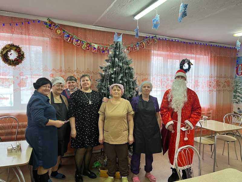 Поздравление для тех, кто трудится в праздничные дни и делает наш Новый год возможным.