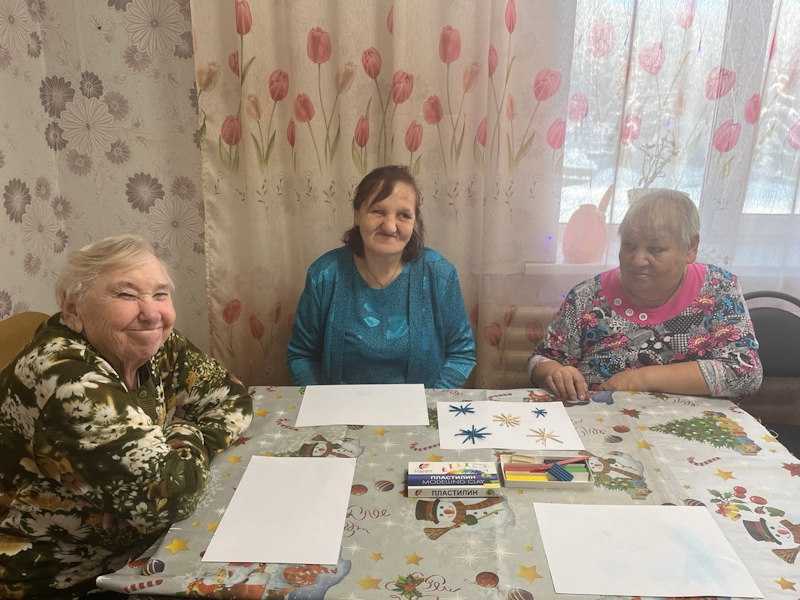 Мастер класс по изготовлению снежинок  из пластилина.